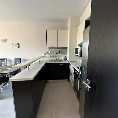 нино Apartment *
